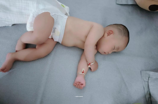 宁津三个月宝宝抬头不稳